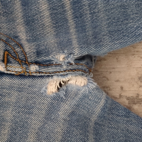 Levi's 501 Distressed Jeans - Picture 3 of 14